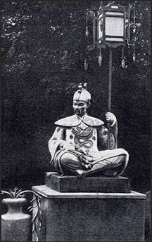 Statue of a Chinese man holding a lantern on the Great Chinese Bridge