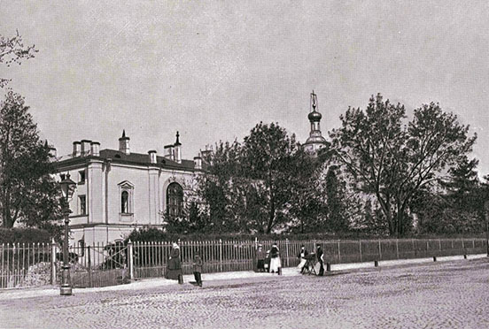 Alexandra Hospital for Women, with pedestrians on the street in front