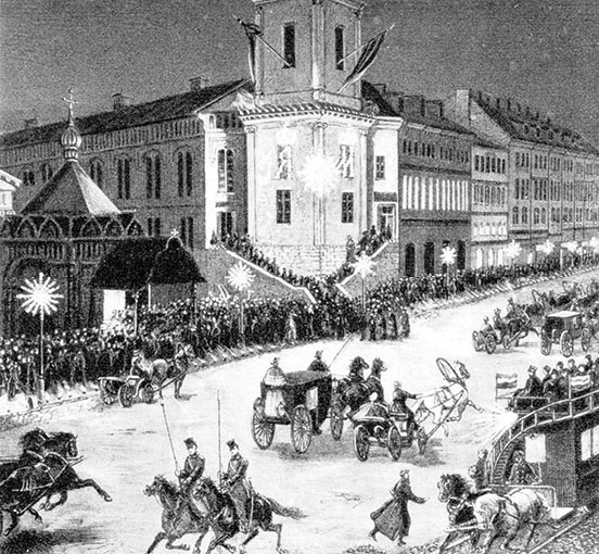 Horse-drawn carriages, and crowds on the sides of Nevskii Propekt during a illuminated celebration