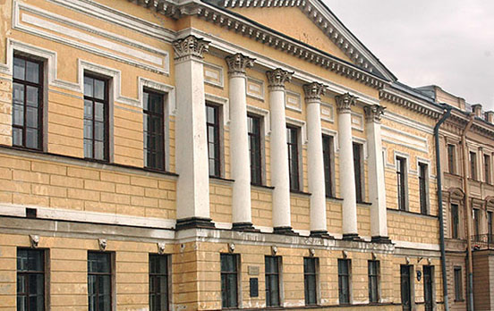 Modern photograph of the front façade of the English Church in St. Petersburg, showing yellow brick and white columns