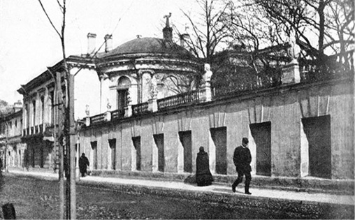 Exterior of the garden wall of the Bobrinskii Mansion