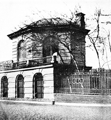 Corner pavilion and garden wall of the Bobrinskii Mansion